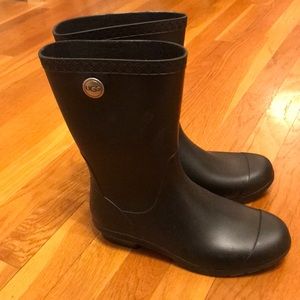 Ugg Rainboots with fur lining